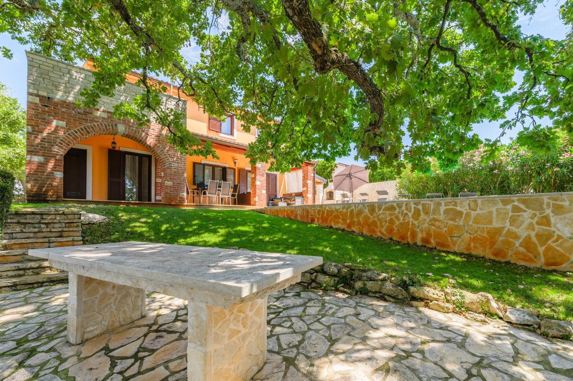Villa Hrast Bacva วิชยาน ภายนอก รูปภาพ