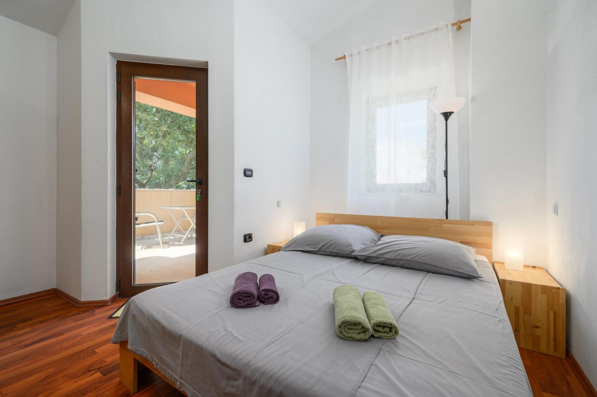 Villa Hrast Bacva วิชยาน ภายนอก รูปภาพ
