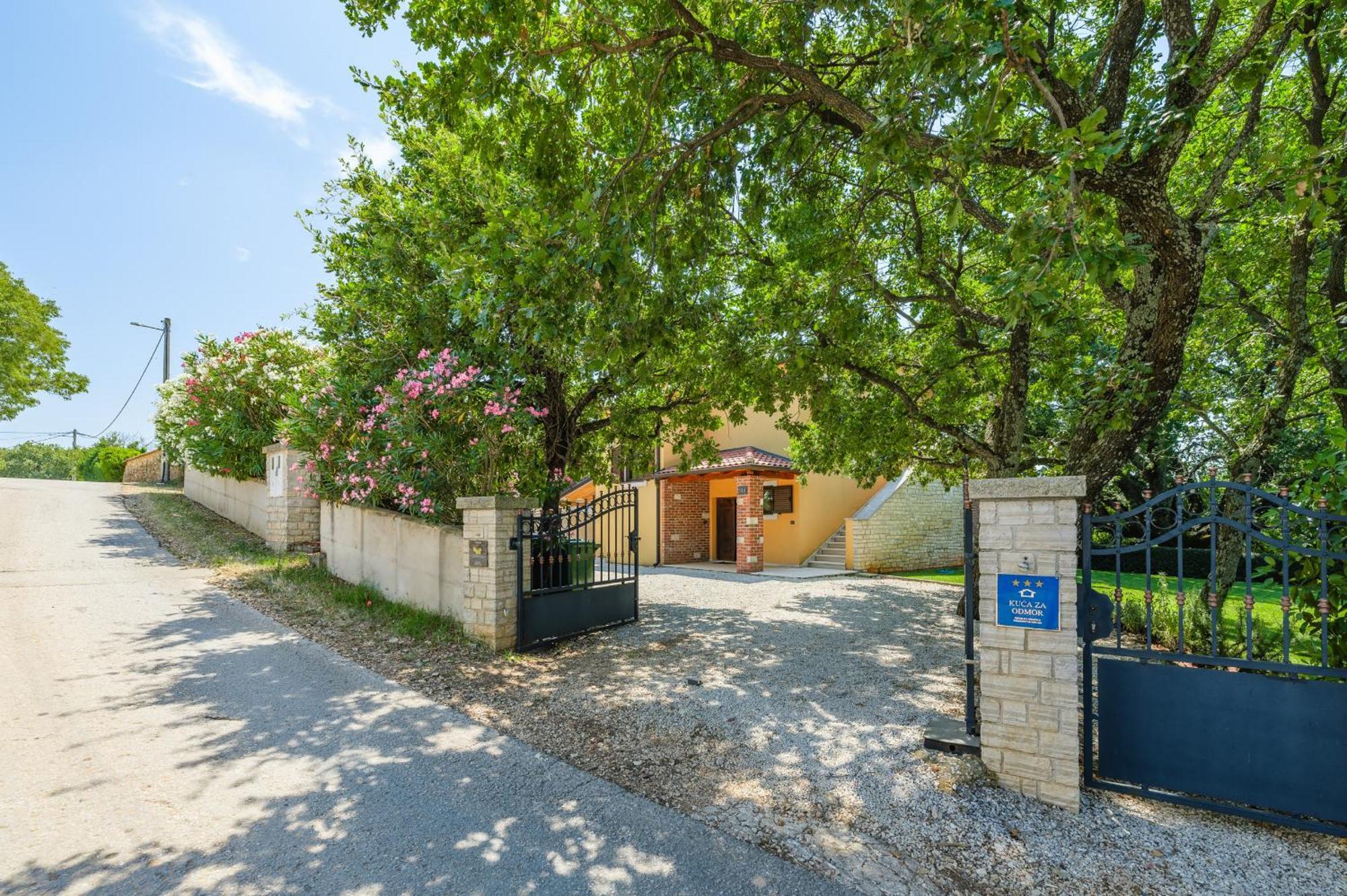 Villa Hrast Bacva วิชยาน ภายนอก รูปภาพ